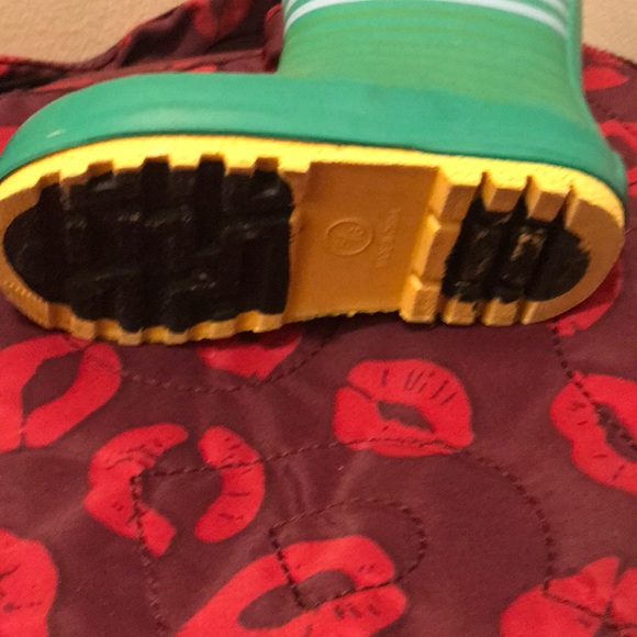 Multi-colored rain boots.Unisex. Size 5/6toddler - Picture 2 of 4